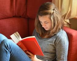 本を読む様子